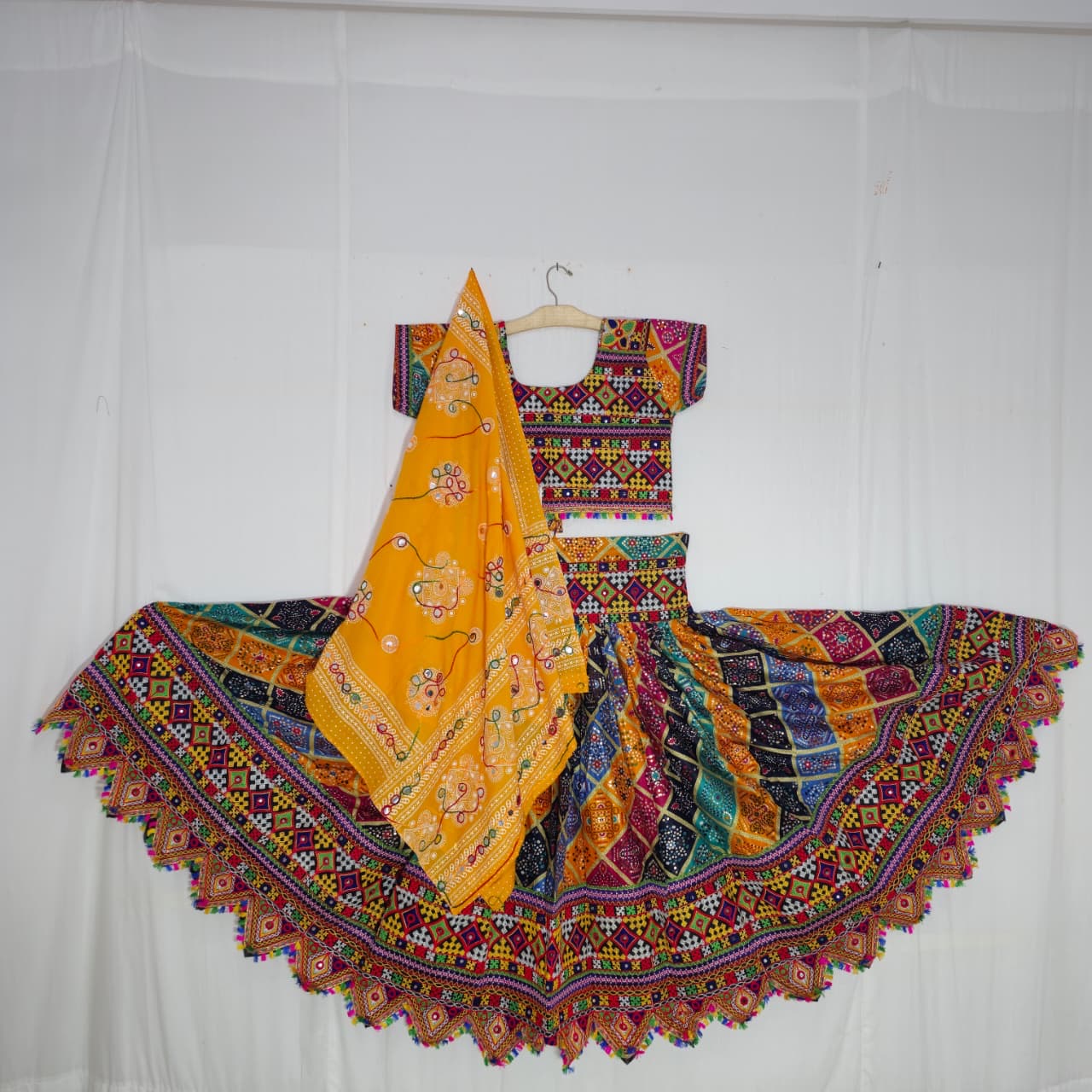 Square Box Bandhani Gold Toran