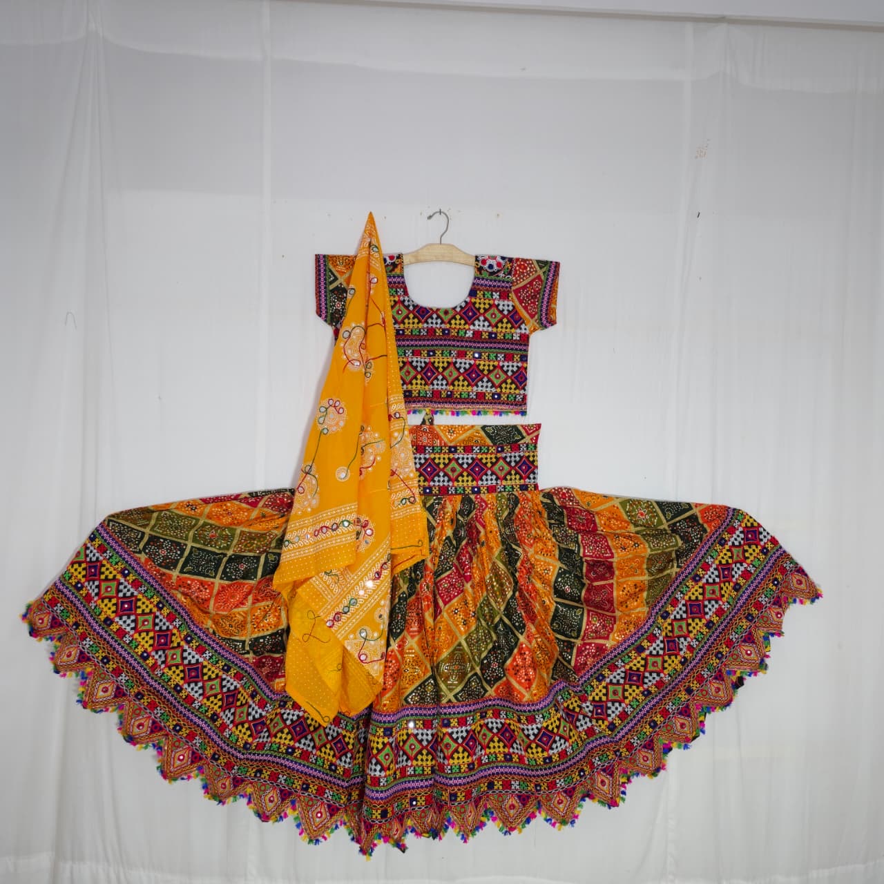 Square Box Bandhani Gold Toran