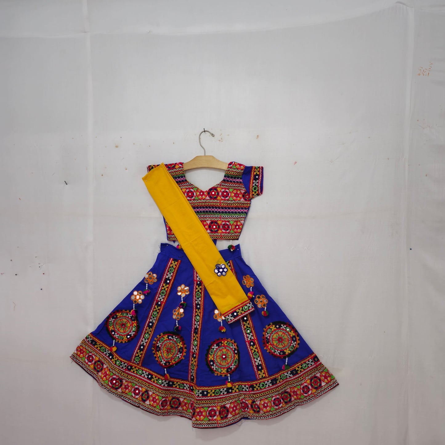 14 - All Over Work With Round Patch And Round Border