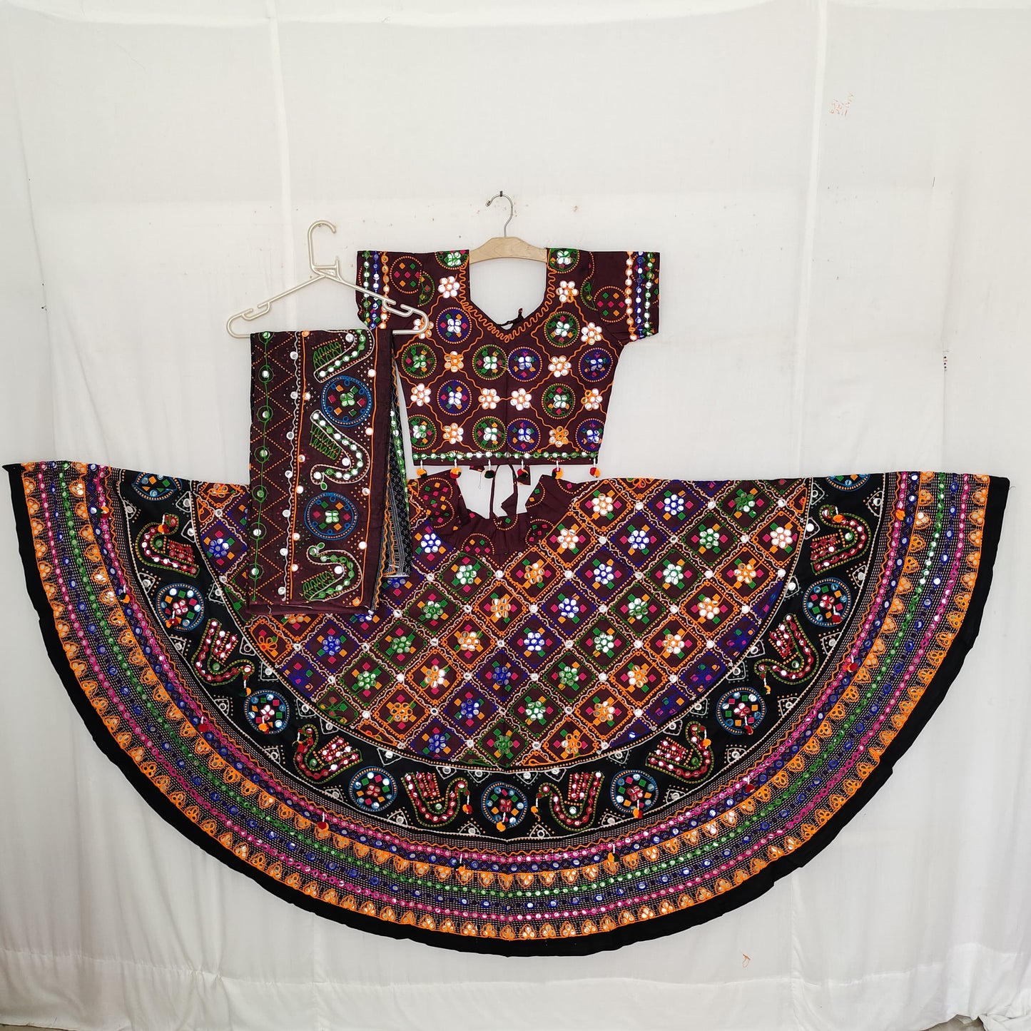 Cotton - Square Box with Aari Border 7 Meter