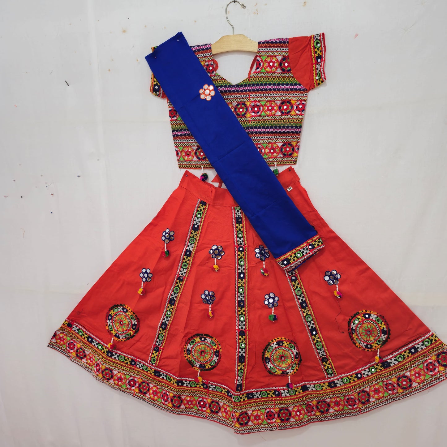 14 - All Over Work With Round Patch And Round Border