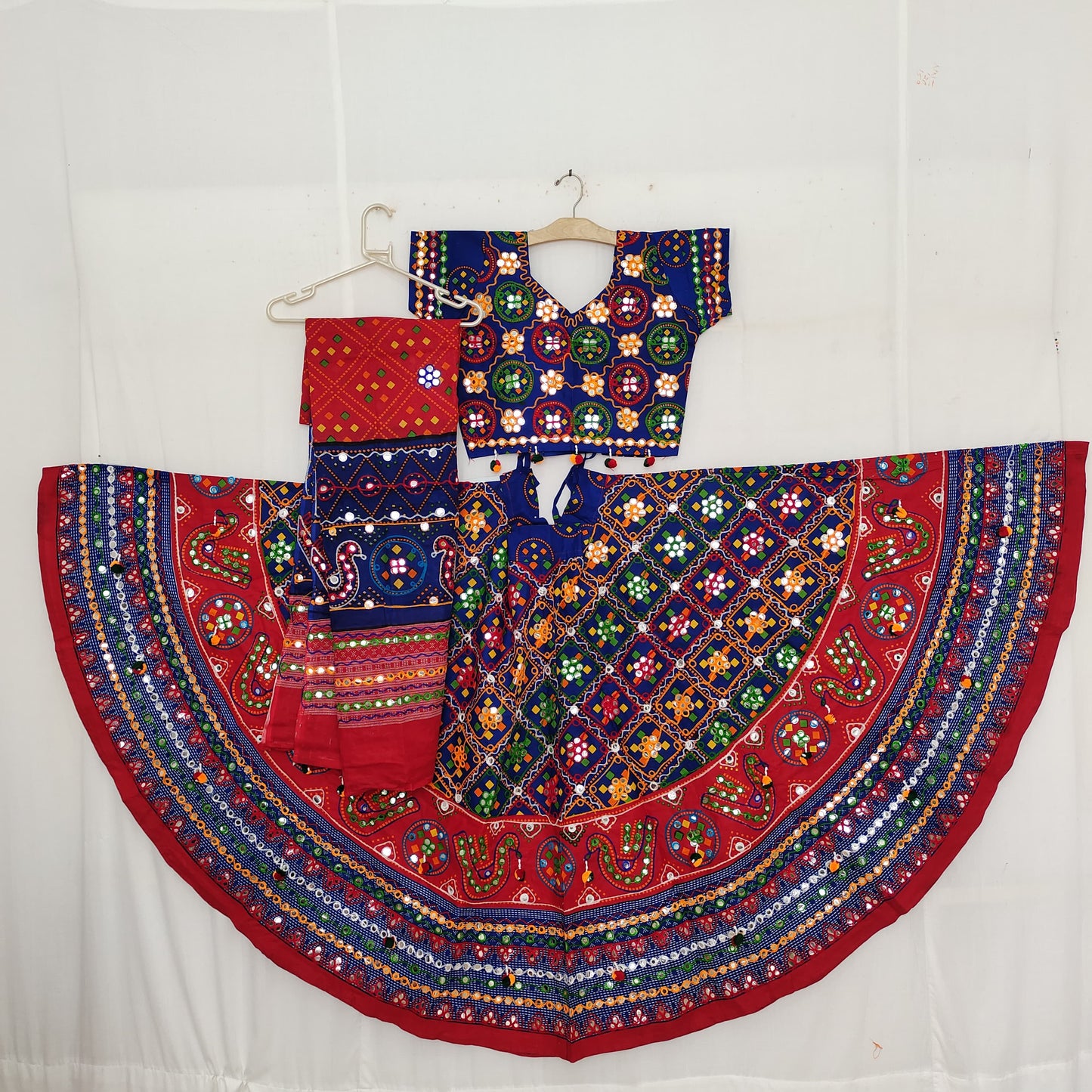 Cotton - Square Box with Aari Border 7 Meter