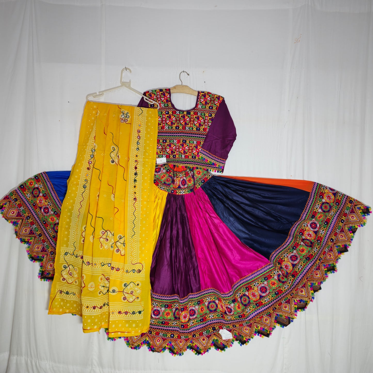 Women - Freesize Navvrang Double gher Chaniya Choli