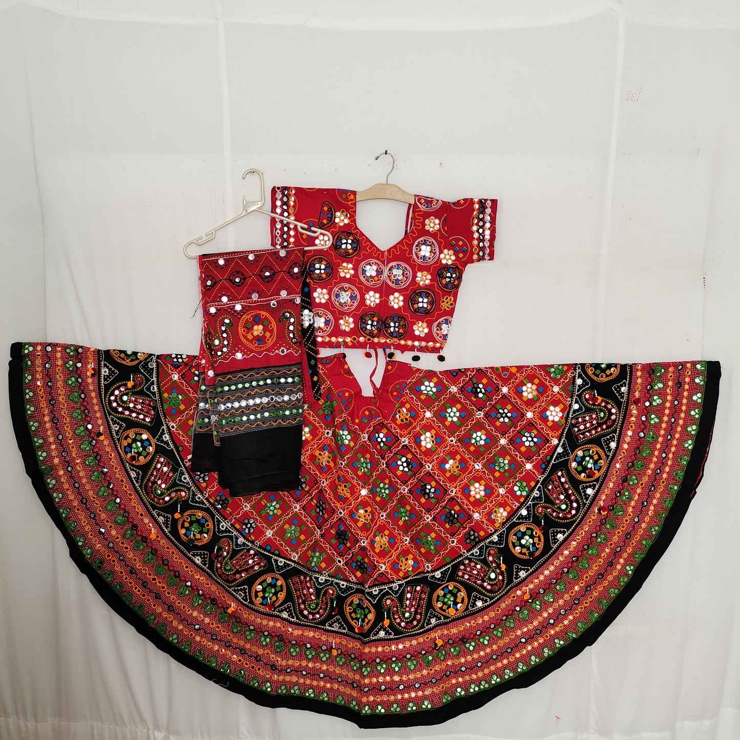 Cotton - Square Box with Aari Border 7 Meter