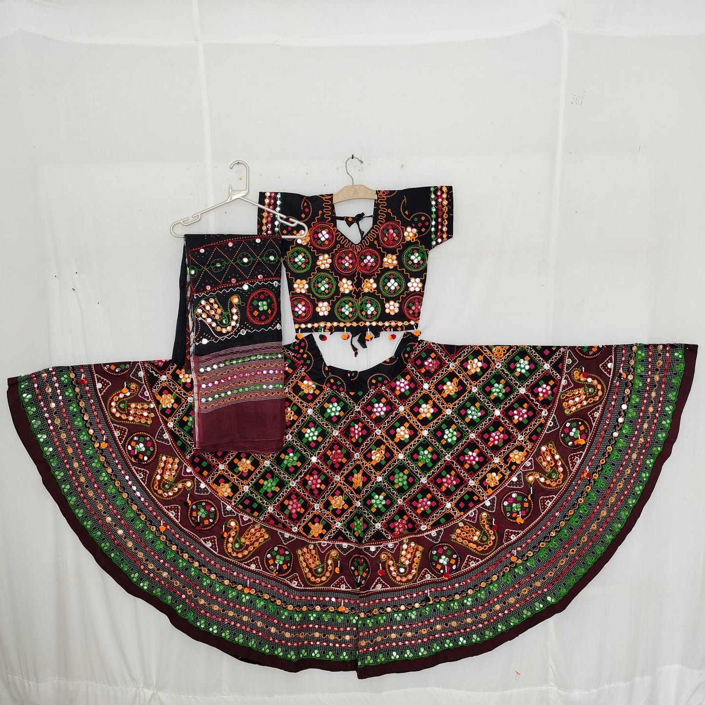 Cotton - Square Box with Aari Border 7 Meter
