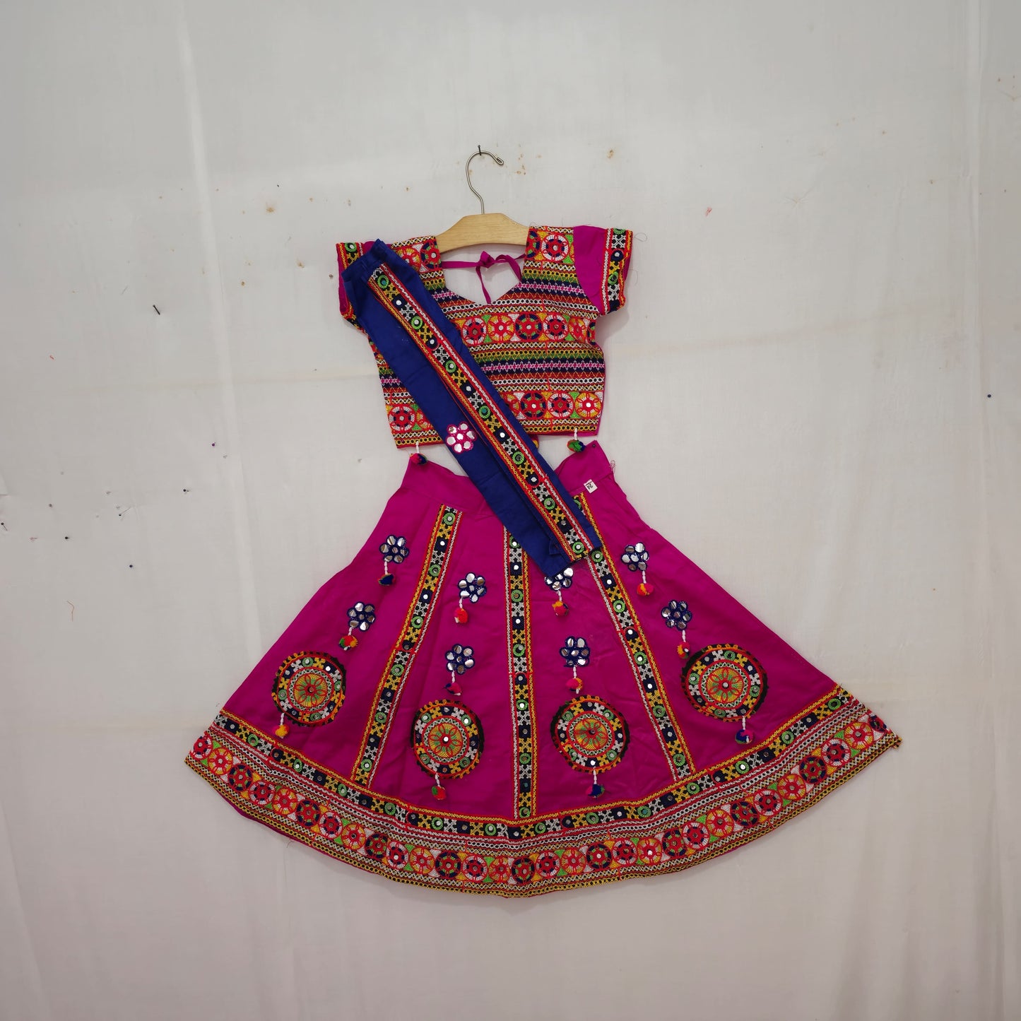 14 - All Over Work With Round Patch And Round Border