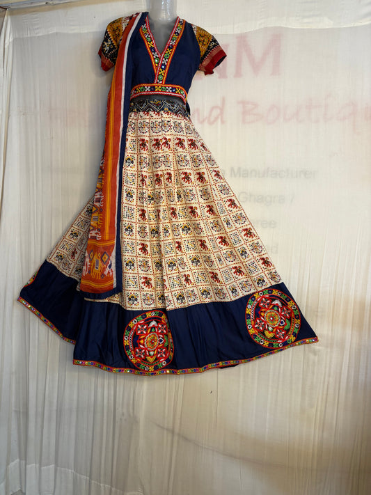 Patola with Circle Patch Border