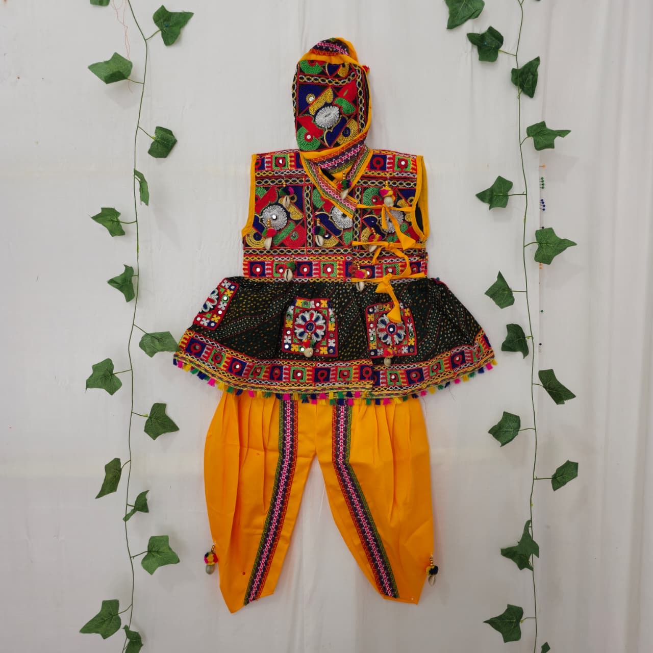 Cross Patta Leheriya Multidot Bandhani