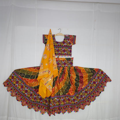 Square Box Bandhani Gold Toran
