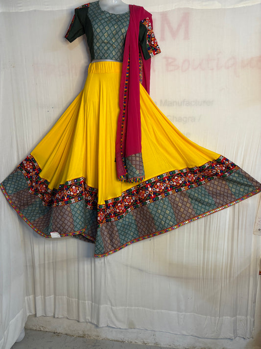 Boutique Plain with Border