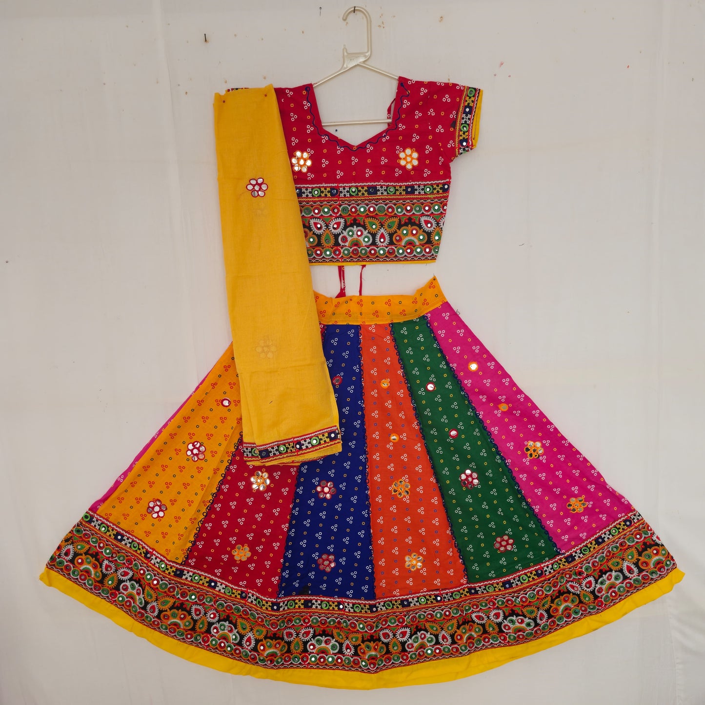 15 - Multicolour Bandhani