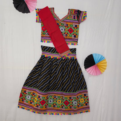 Girls - 2 Patta Laheriya Chaniya Choli