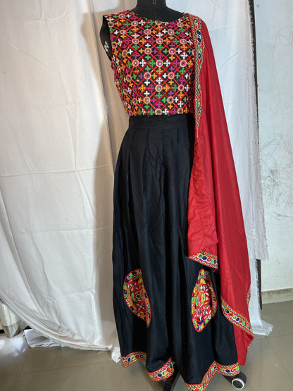 Sleeveless Black Plain Work Blouse